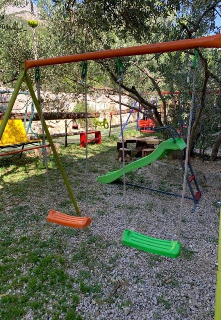 Apartments Antisa - With Playground Tučepi Exterior foto