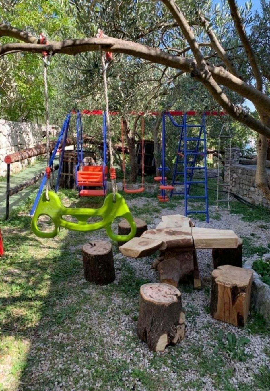 Apartments Antisa - With Playground Tučepi Exterior foto